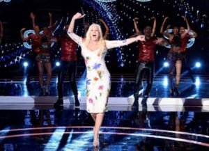 Susana Giménez entrando al piso. Diva. 